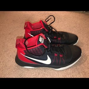 Nike air versatile basketball shoes